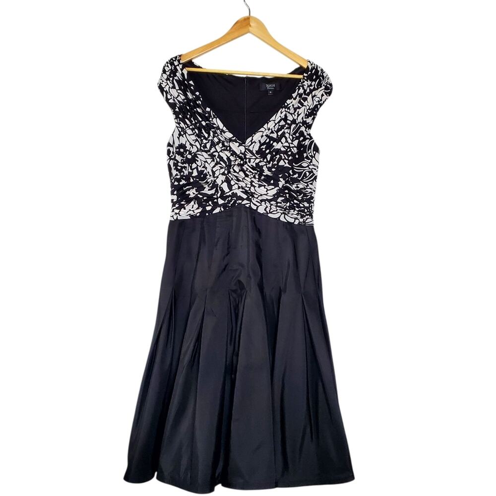 Tadashi Collection Black and White silk blend low V-neck formal dress Size 14